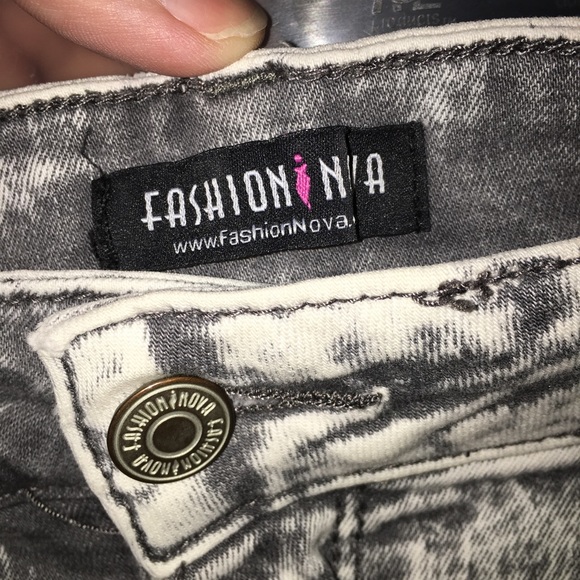 Fashion Nova Stonewashed Skinny Jeans - Picture 6 of 7